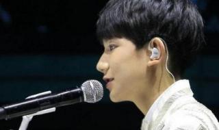 演员上台演出为什么带耳机 明星演唱会戴的耳机